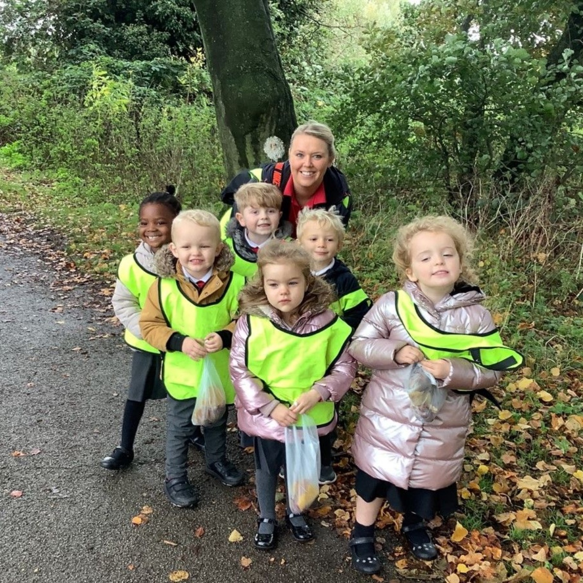 Holy Trinity C of E Primary School - FS1 Autumn walk